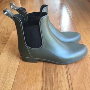 Ankle rain boots